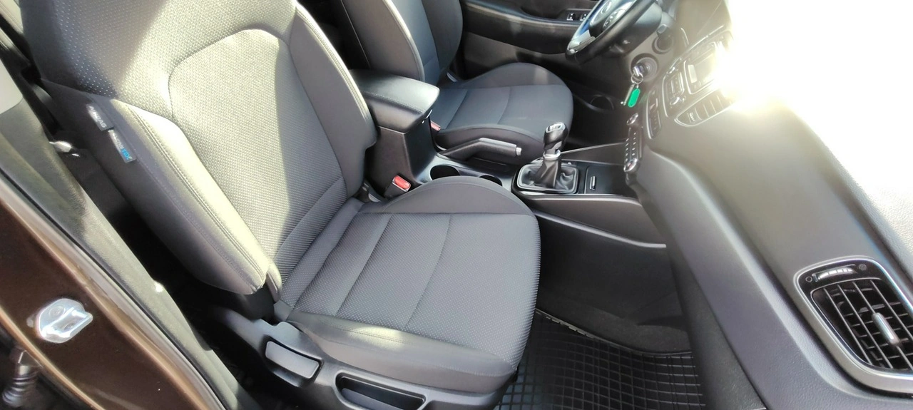 Kia Carens - Zdjęcie 12