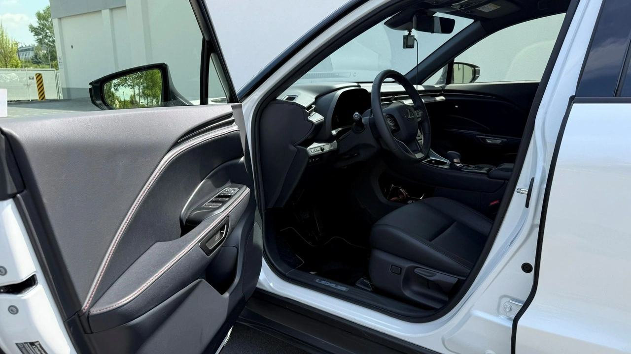 Lexus LBX - Zdjęcie 10