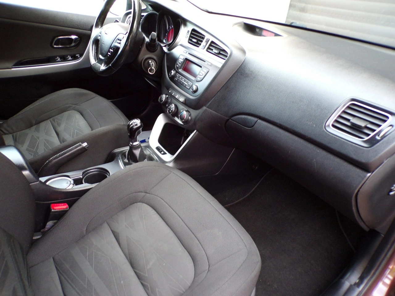 Kia Ceed - Zdjęcie 23