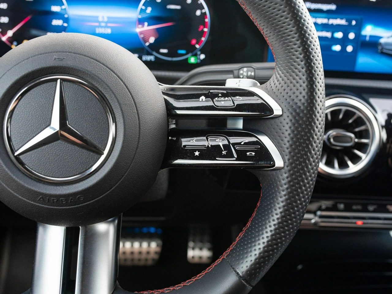 Mercedes CLA 200 - Zdjęcie 13