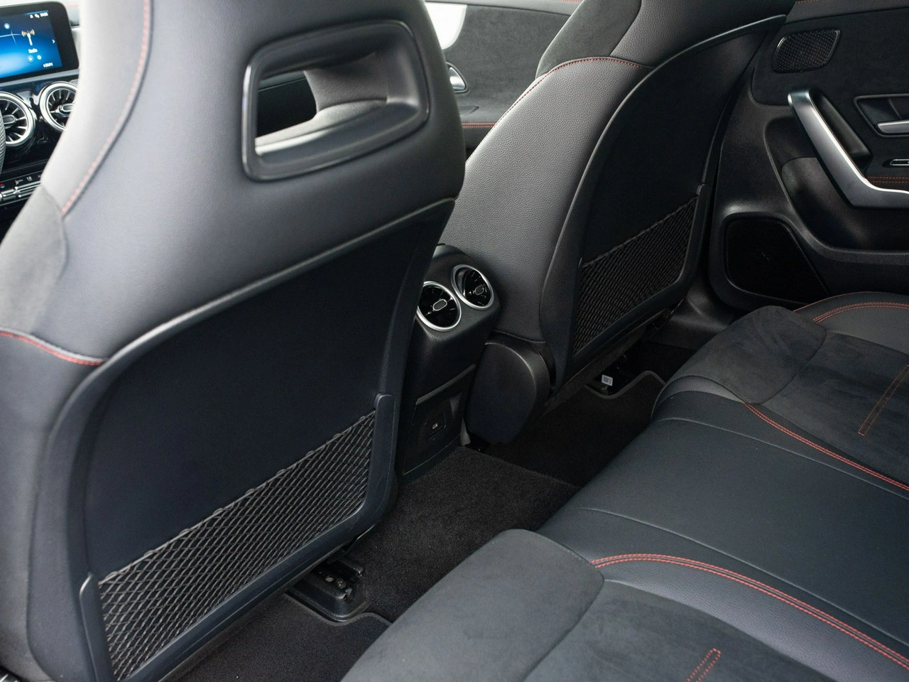 Mercedes CLA 200 - Zdjęcie 24