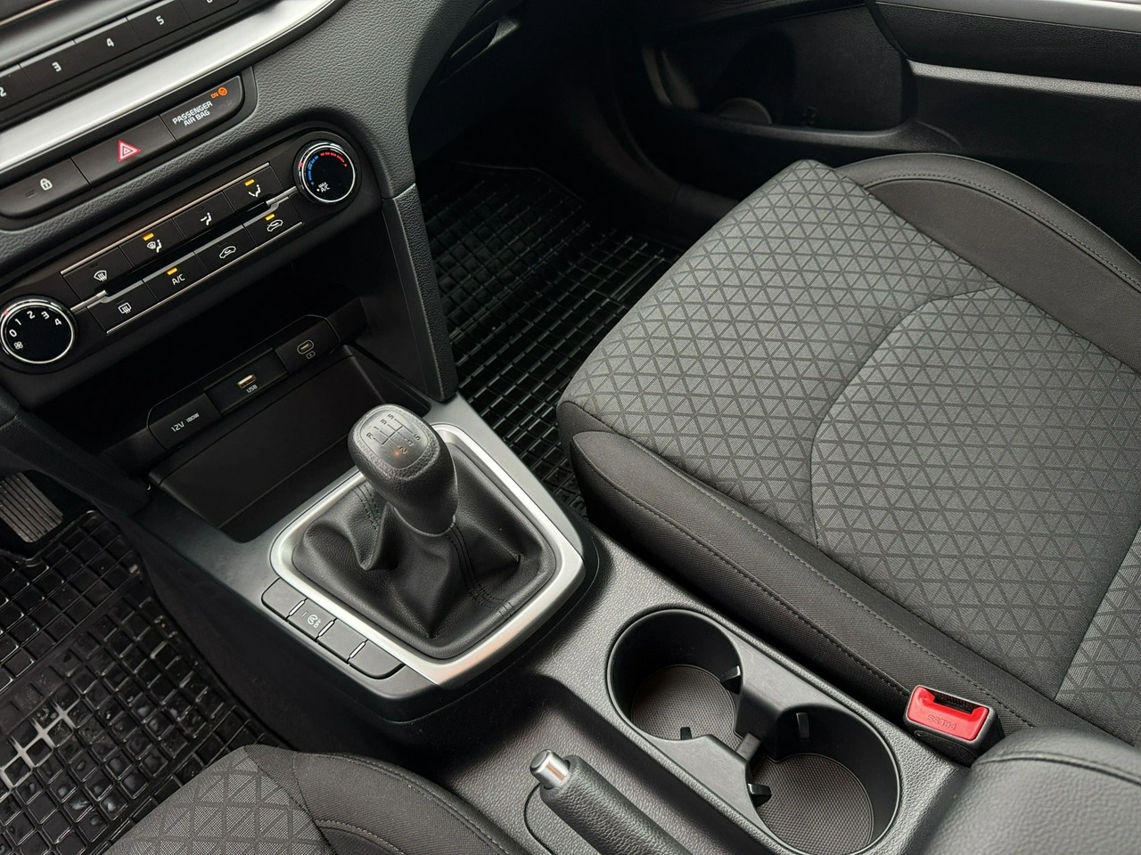 Kia Ceed - Zdjęcie 16