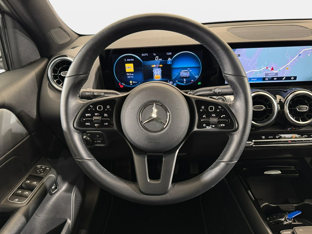Mercedes GLB - Zdjęcie 16