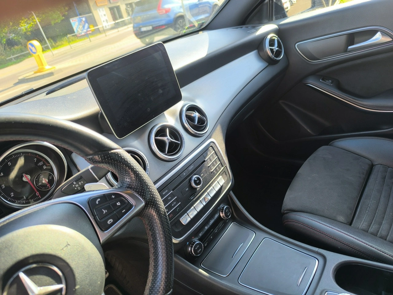 Mercedes CLA 220 - Zdjęcie 13