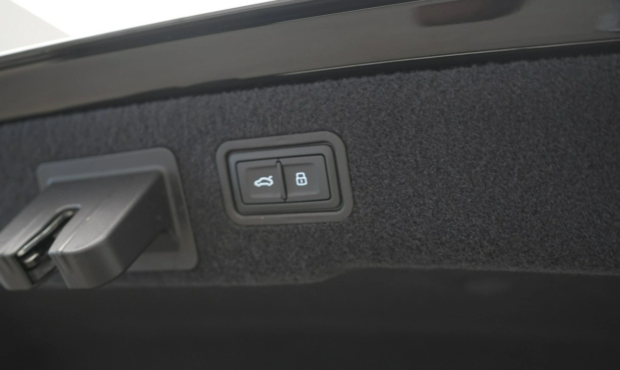 Audi A8 - Zdjęcie 11