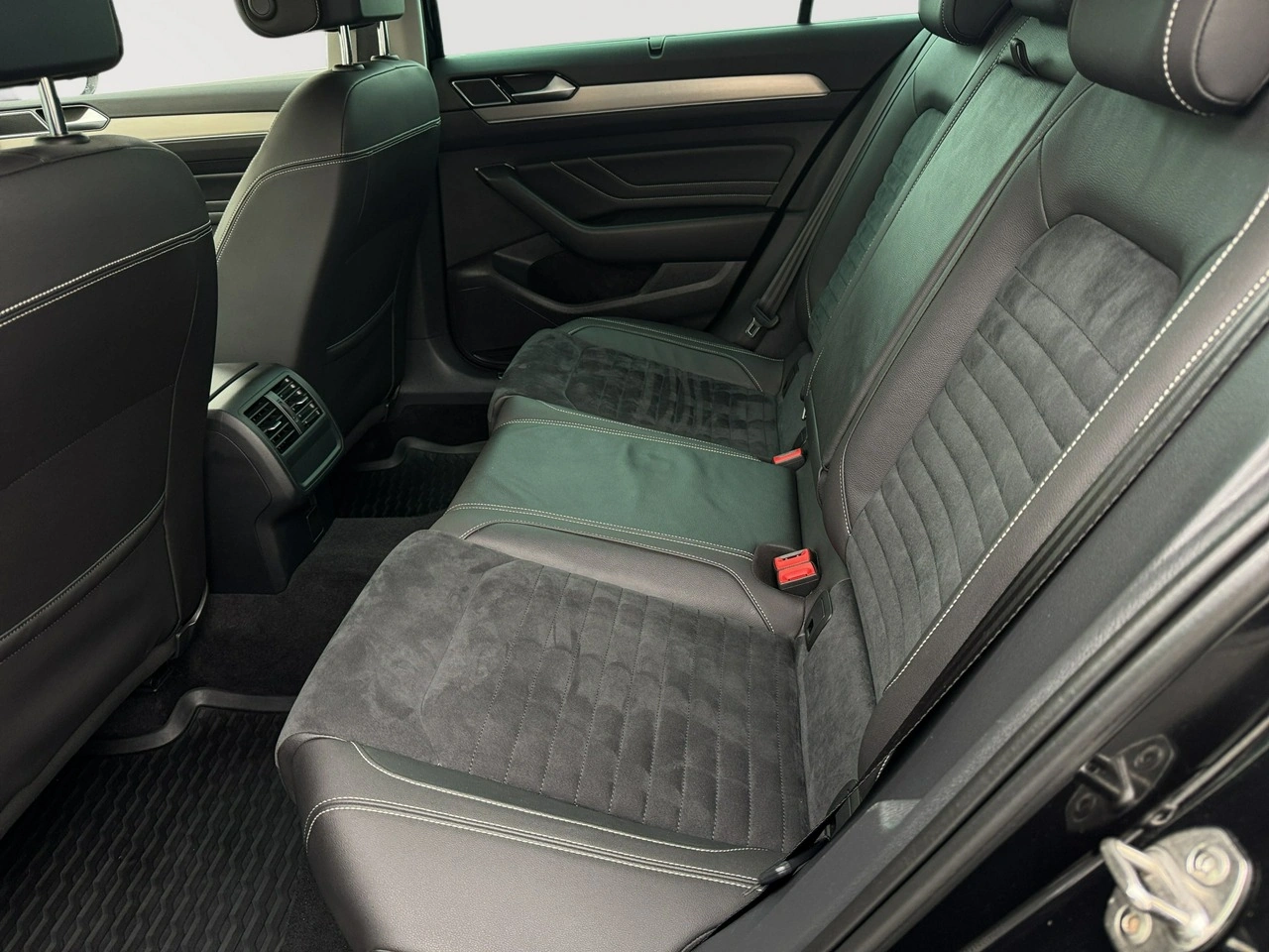 Volkswagen Passat - Zdjęcie 25