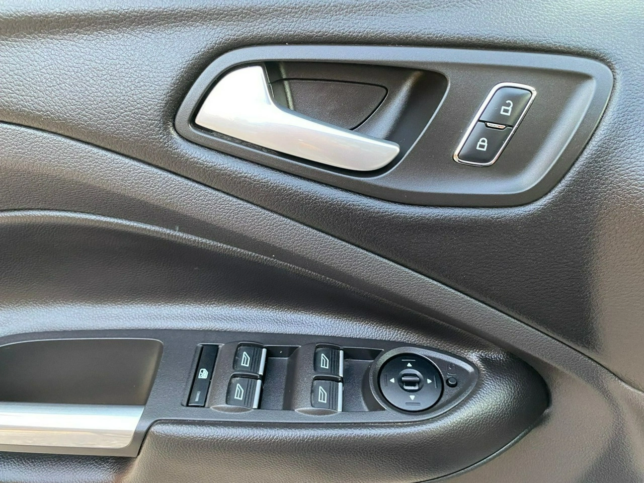 Ford Kuga - Zdjęcie 19