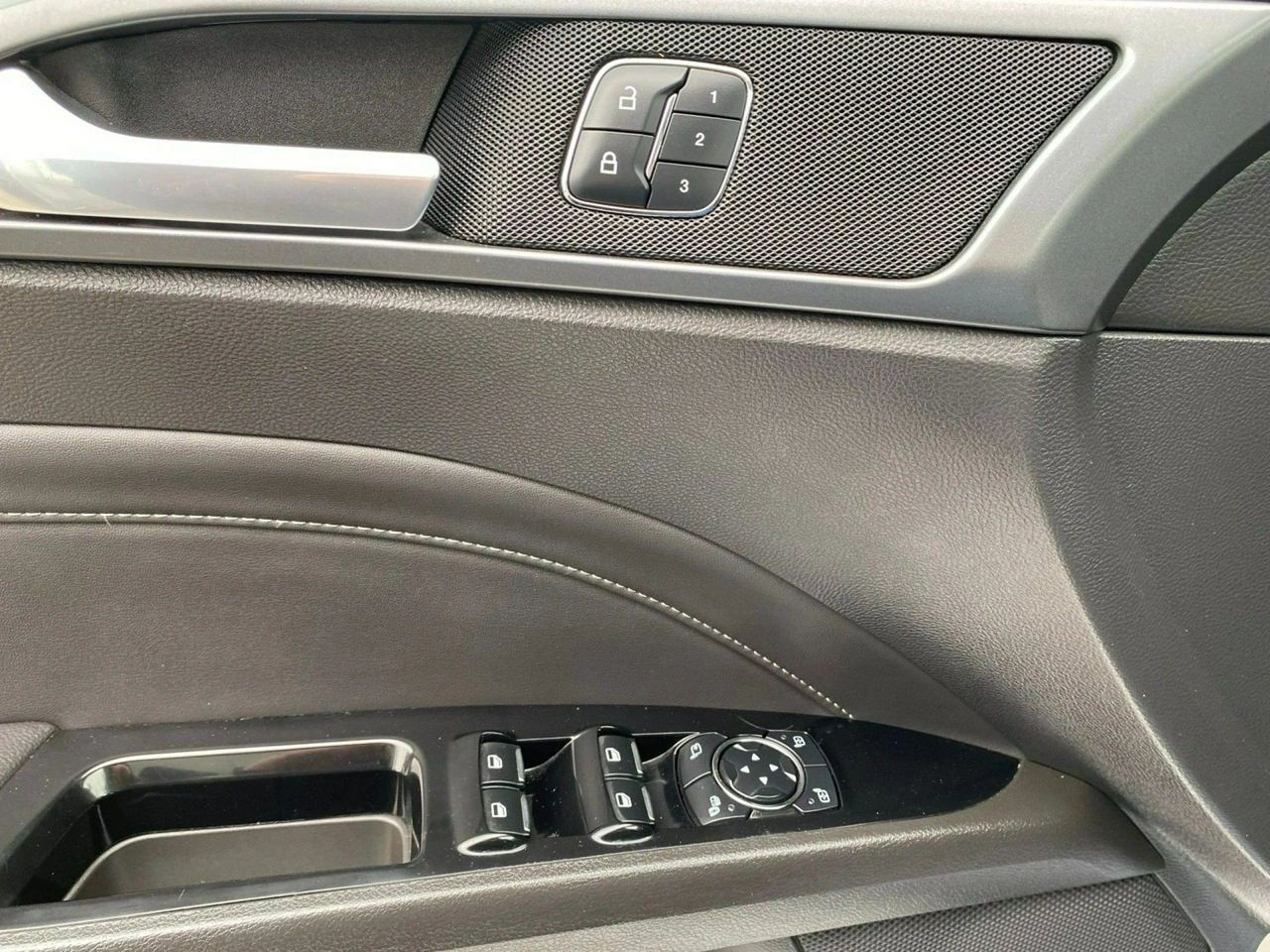 Ford Mondeo - Zdjęcie 15