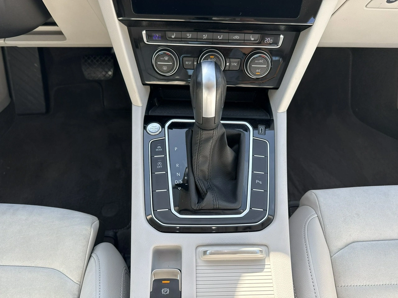 Volkswagen Passat - Zdjęcie 24