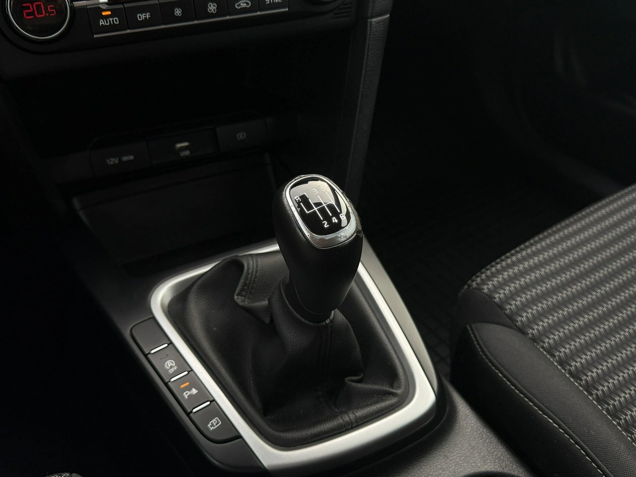 Kia Ceed - Zdjęcie 13