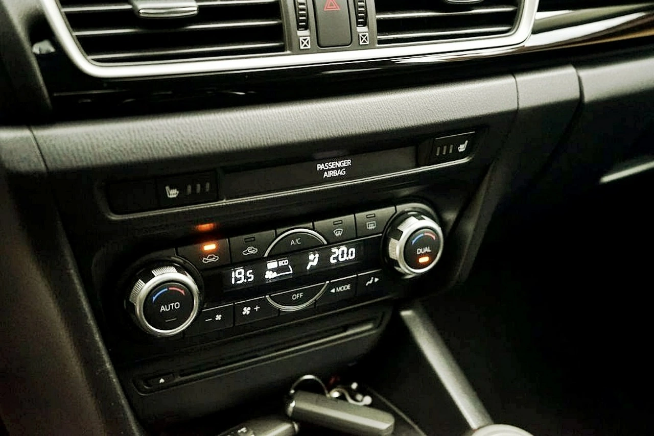Mazda 3 - Zdjęcie 22