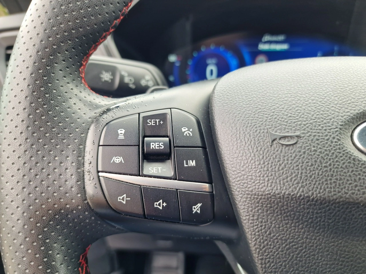 Ford Kuga - Zdjęcie 15