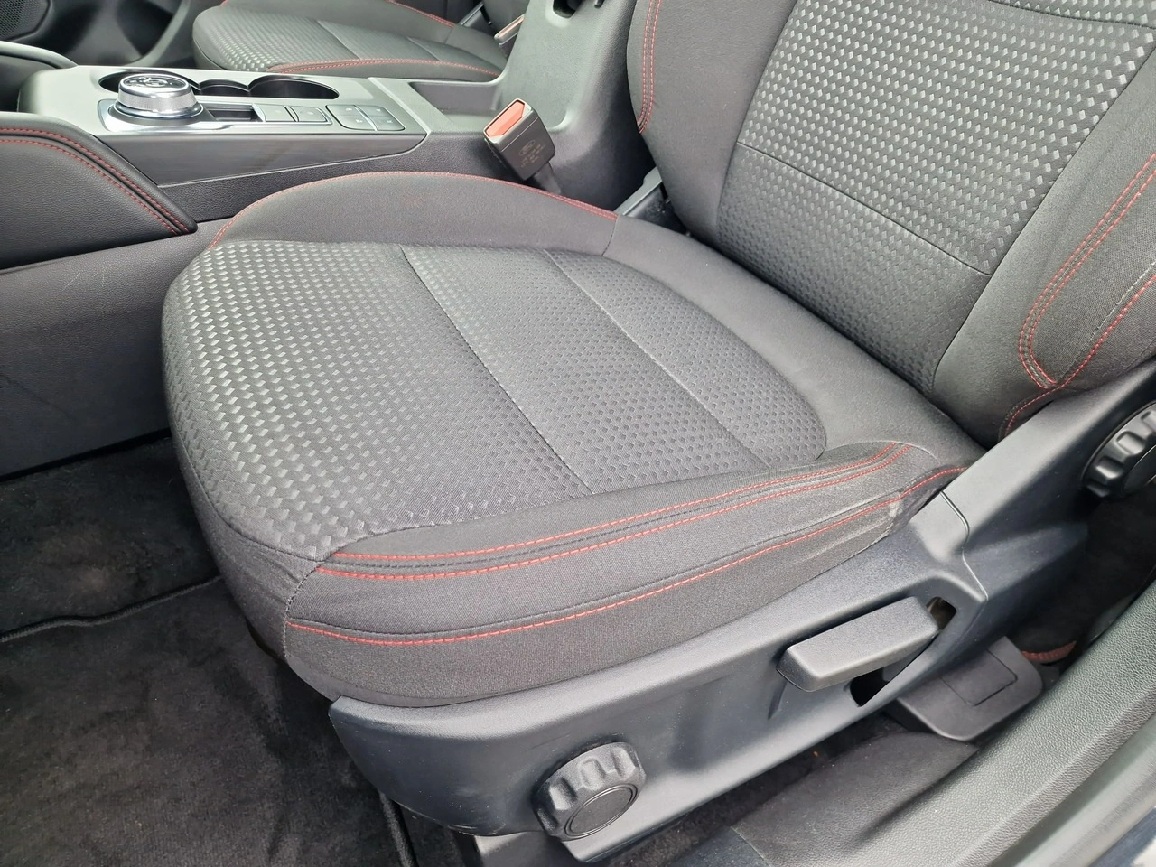Ford Kuga - Zdjęcie 19