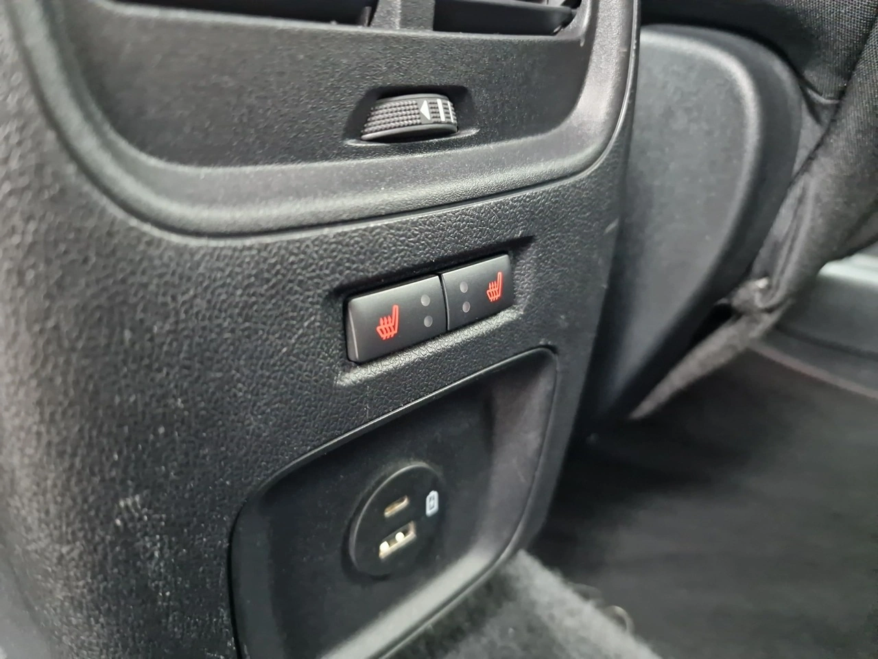 Ford Kuga - Zdjęcie 25