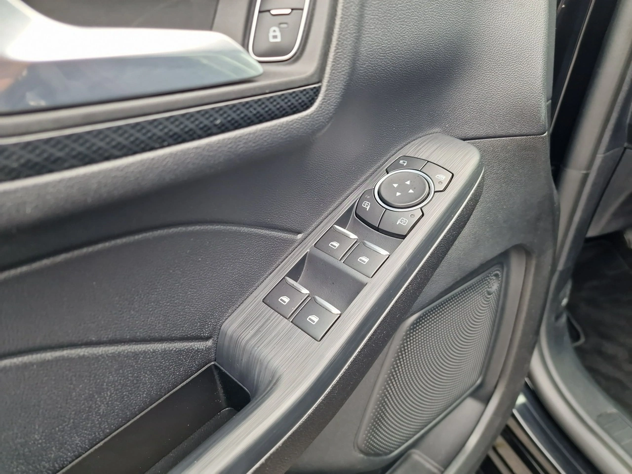 Ford Kuga - Zdjęcie 36