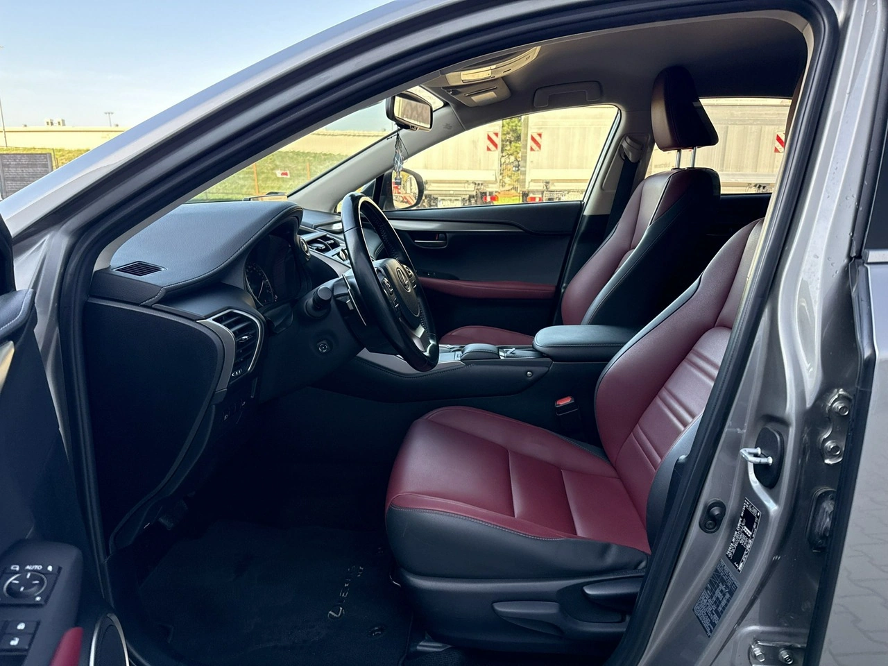 Lexus NX - Zdjęcie 10