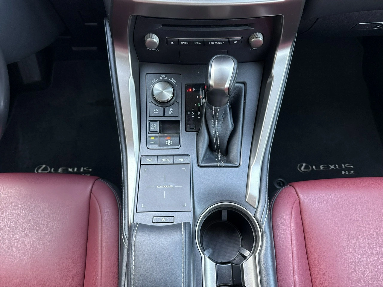 Lexus NX - Zdjęcie 24