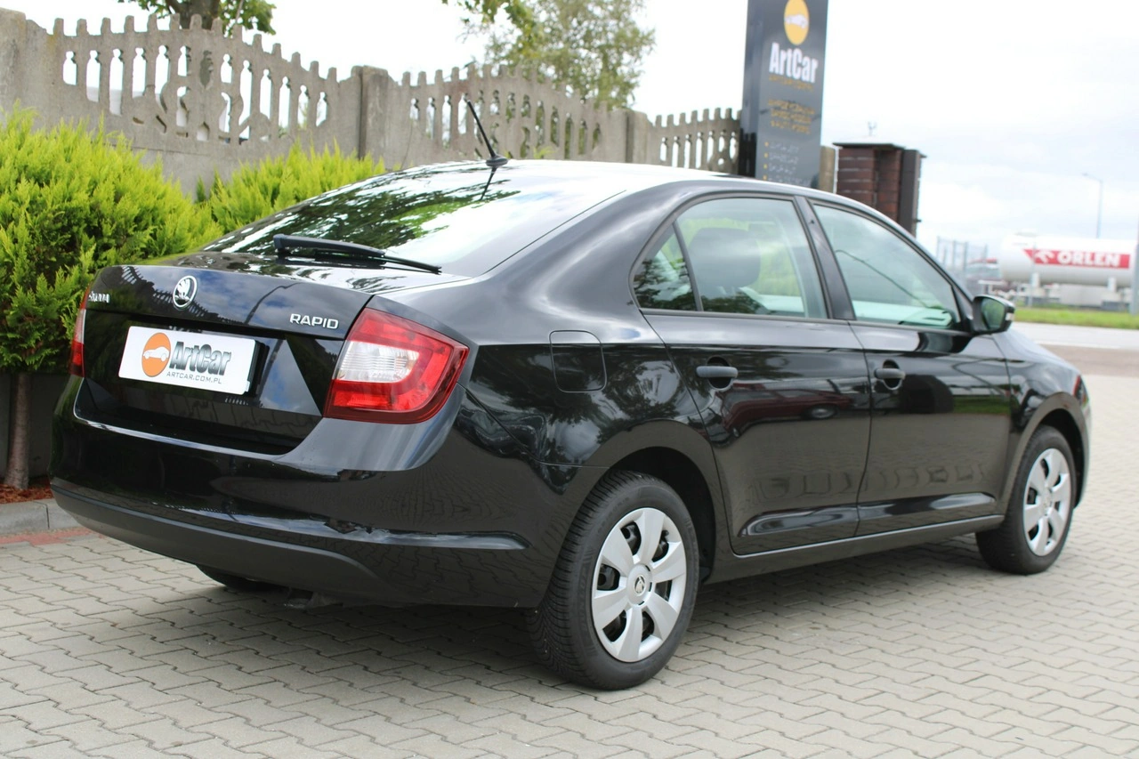 Skoda RAPID - Zdjęcie 14