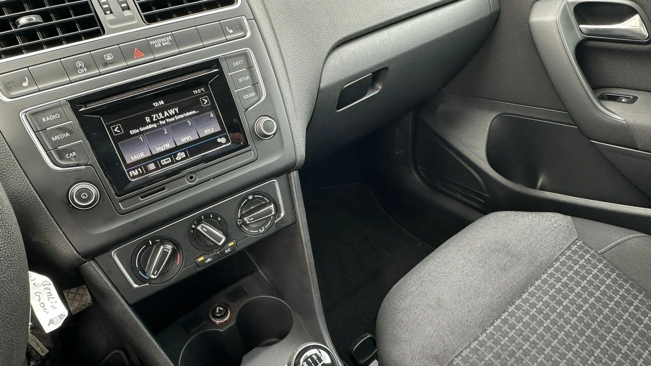 Volkswagen Polo - Zdjęcie 23