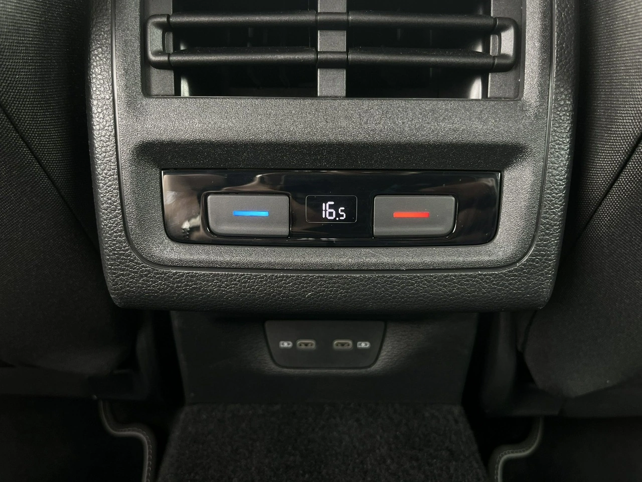 Volkswagen Golf - Zdjęcie 35