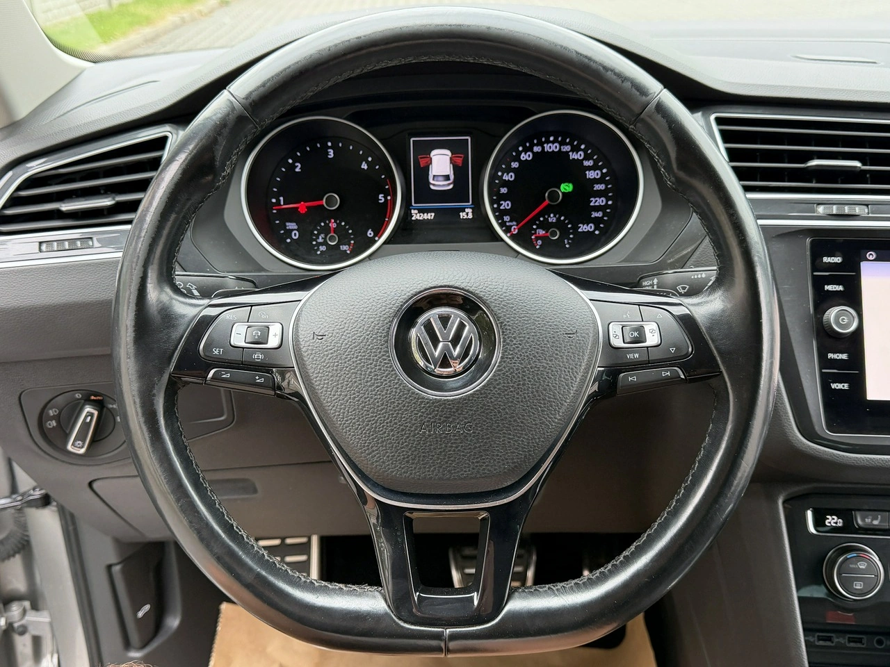 Volkswagen Tiguan - Zdjęcie 23