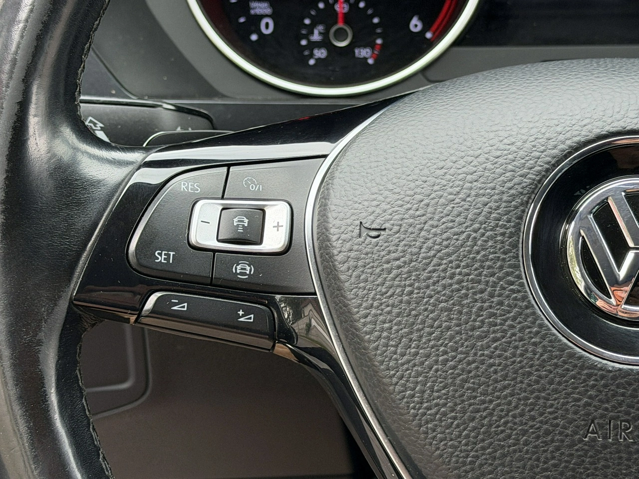 Volkswagen Tiguan - Zdjęcie 21