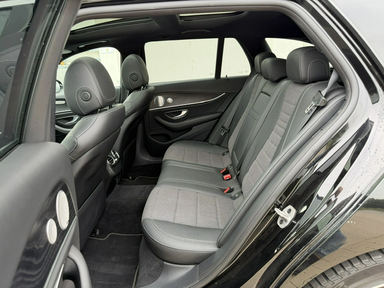 Mercedes E 300 - Zdjęcie 26