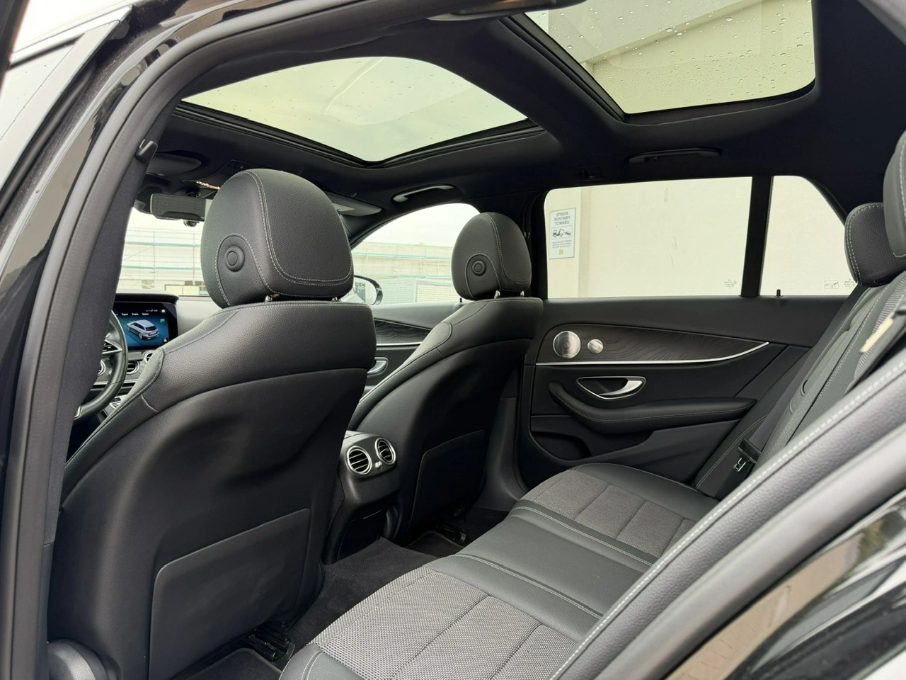 Mercedes E 300 - Zdjęcie 27