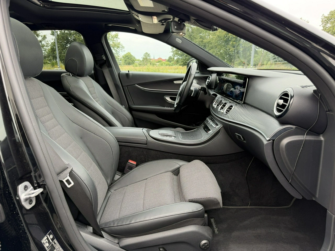 Mercedes E 300 - Zdjęcie 30