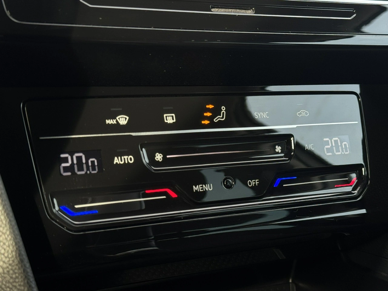 Volkswagen Passat - Zdjęcie 25
