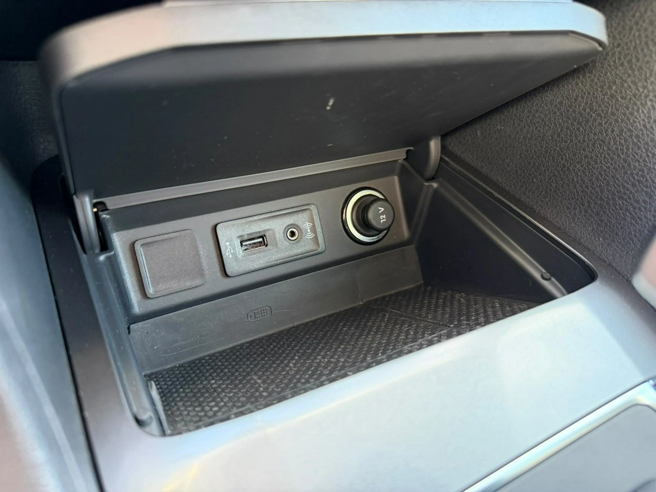 Volkswagen Golf Sportsvan - Zdjęcie 25