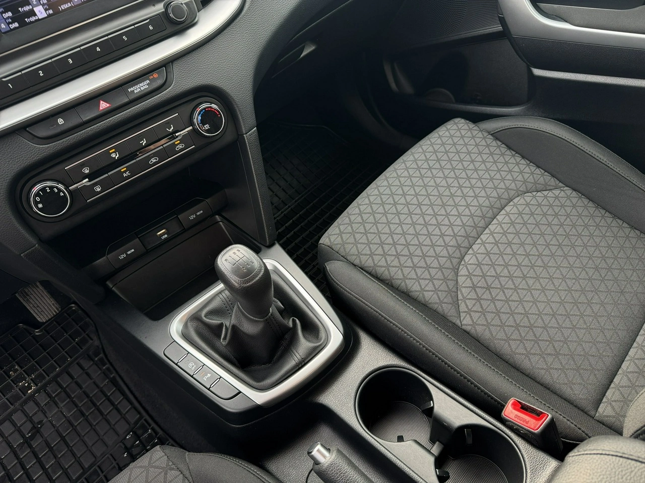 Kia Ceed - Zdjęcie 17