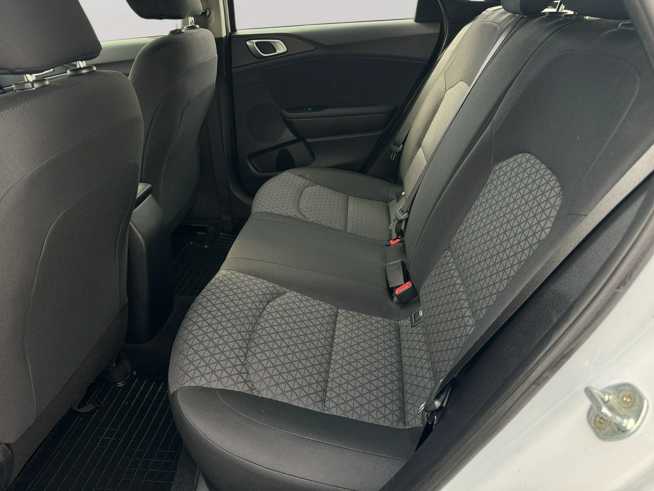Kia Ceed - Zdjęcie 19