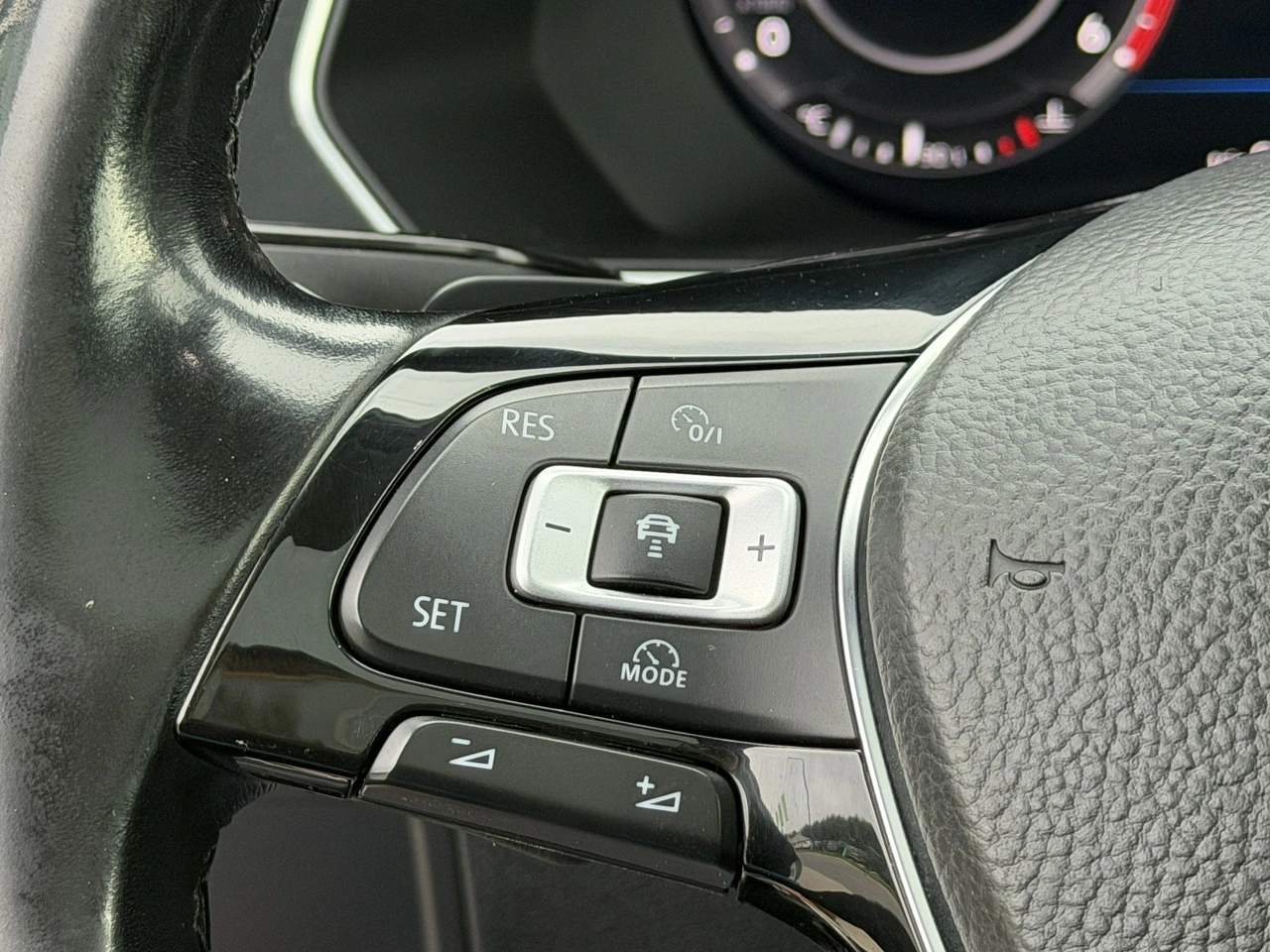 Volkswagen Tiguan - Zdjęcie 19