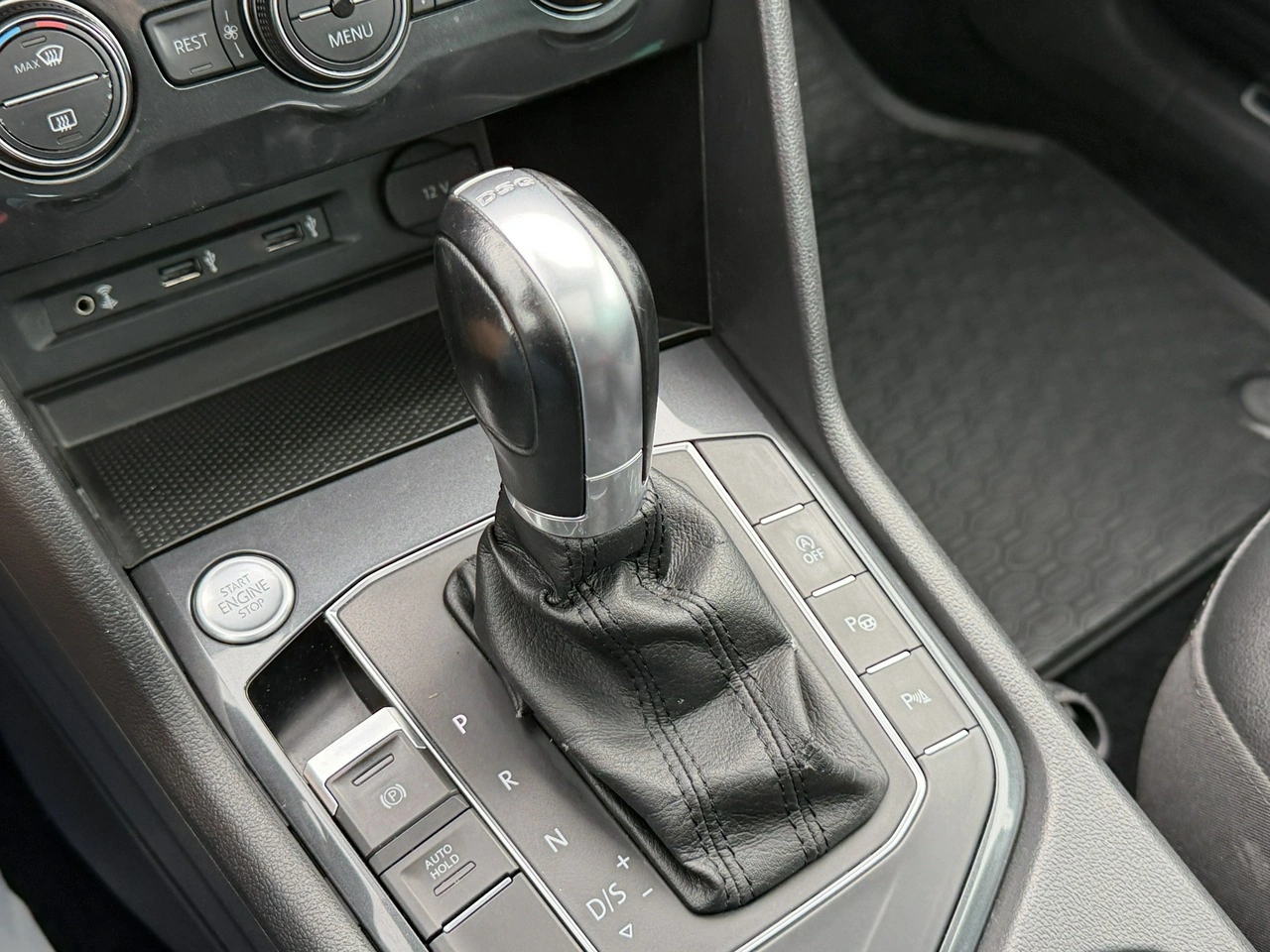 Volkswagen Tiguan - Zdjęcie 24