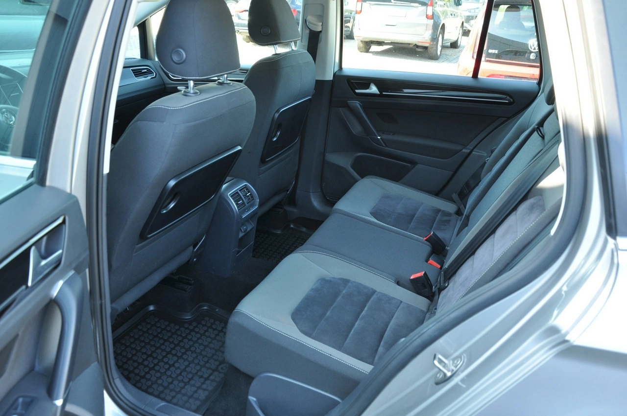 Volkswagen Golf Sportsvan - Zdjęcie 18