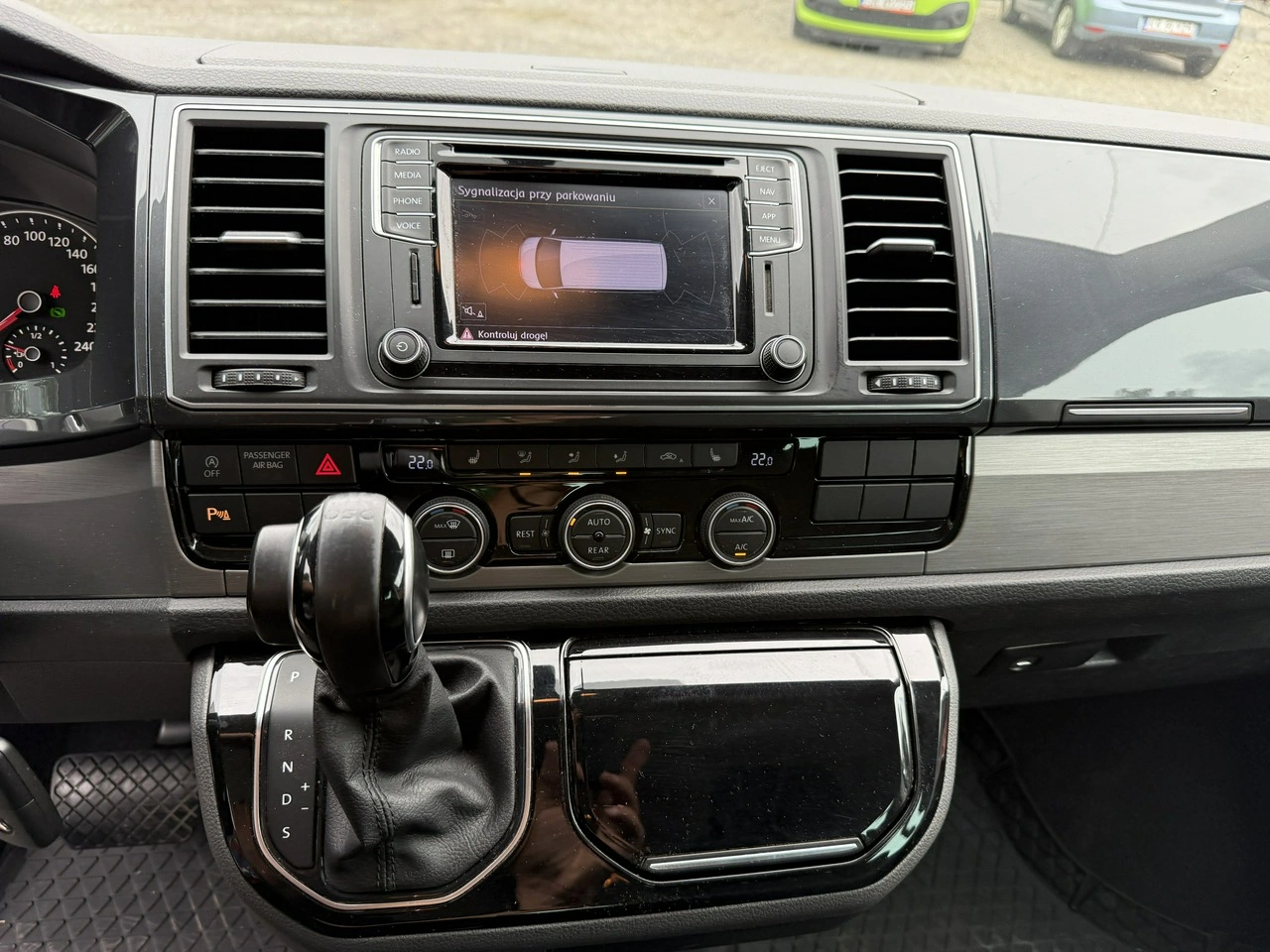 Volkswagen Multivan - Zdjęcie 25