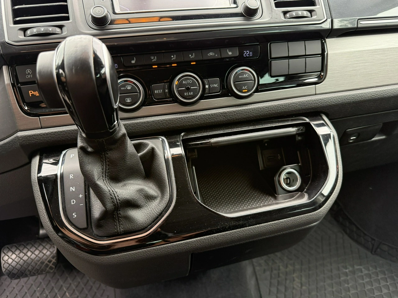 Volkswagen Multivan - Zdjęcie 30