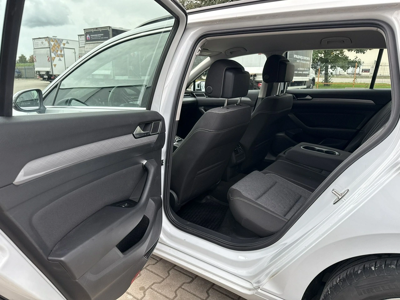 Volkswagen Passat - Zdjęcie 13