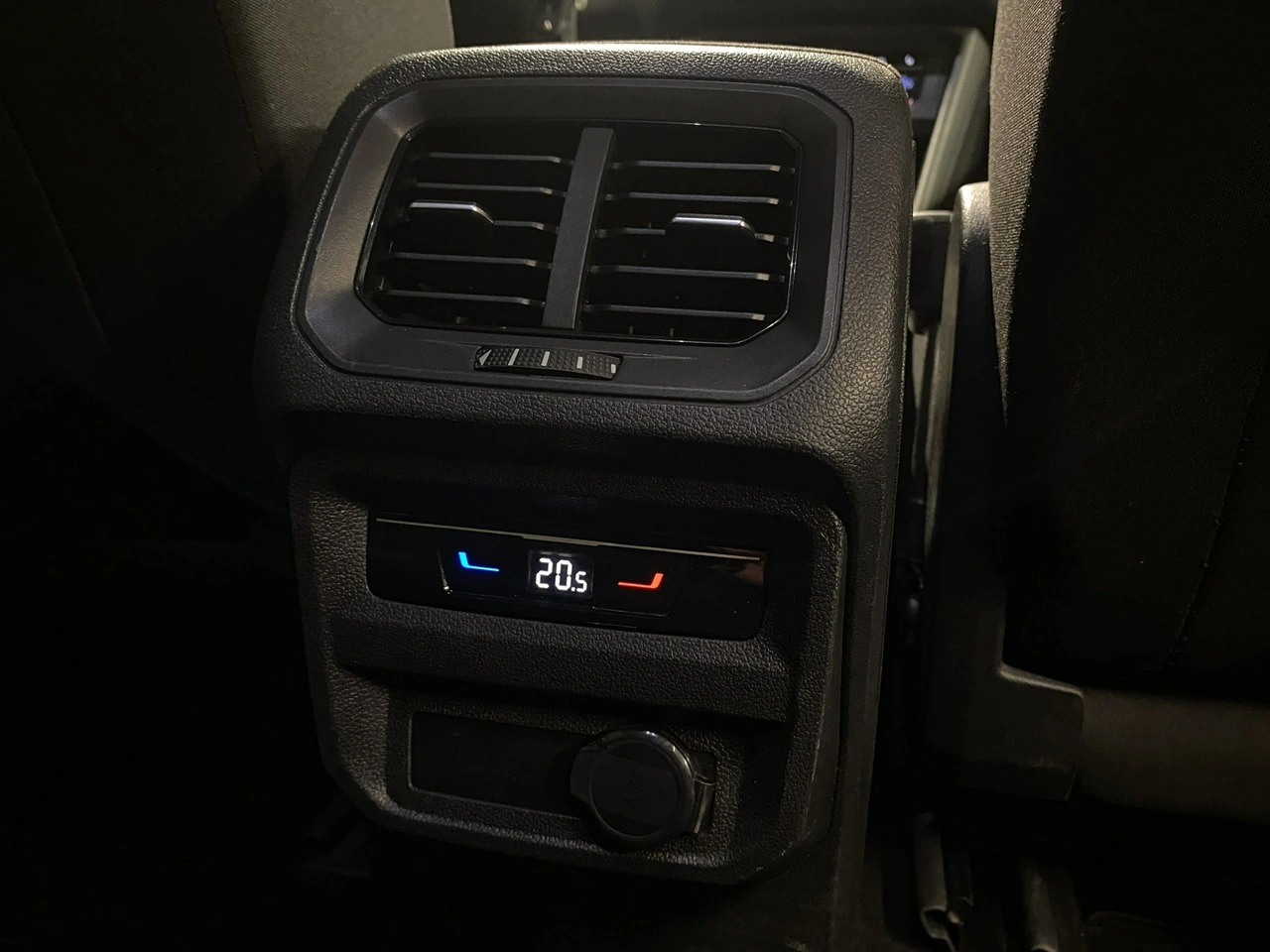 Volkswagen Tiguan - Zdjęcie 15