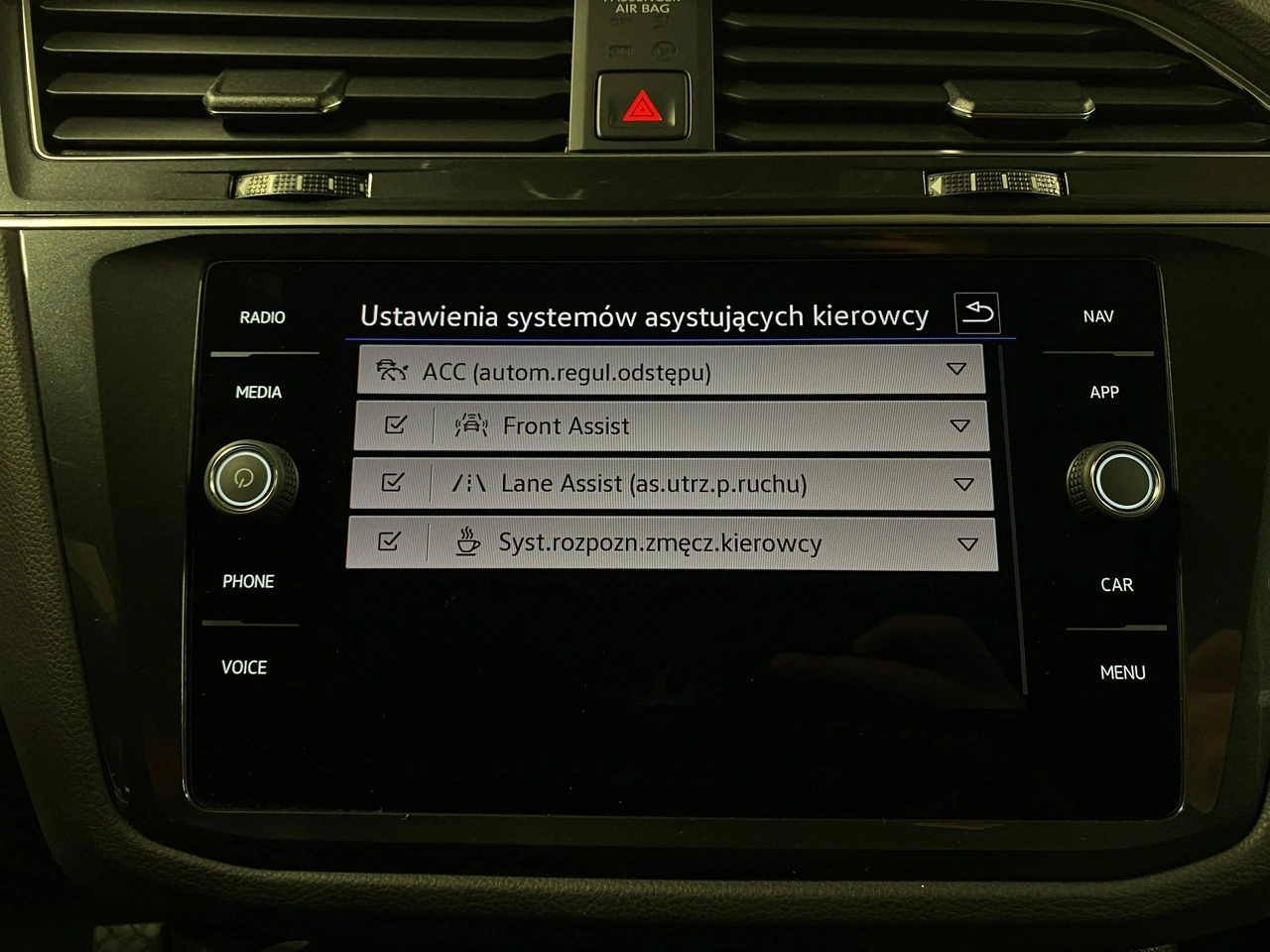 Volkswagen Tiguan - Zdjęcie 24