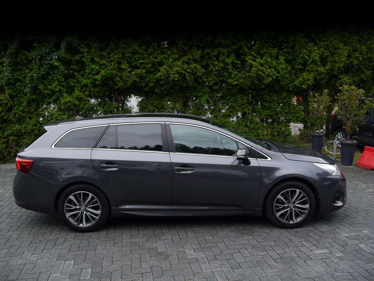 Toyota Avensis - Zdjęcie 10