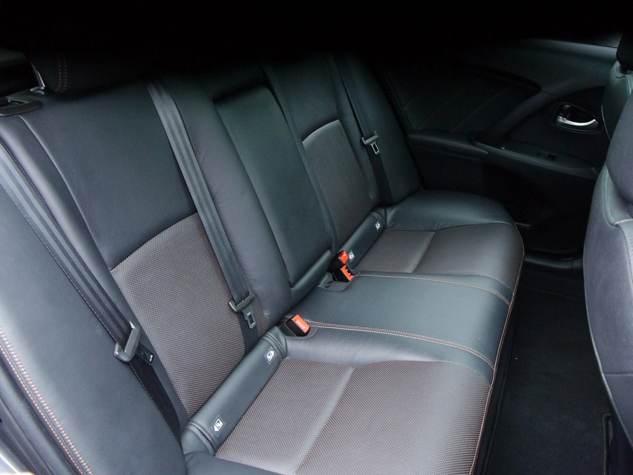 Toyota Avensis - Zdjęcie 30
