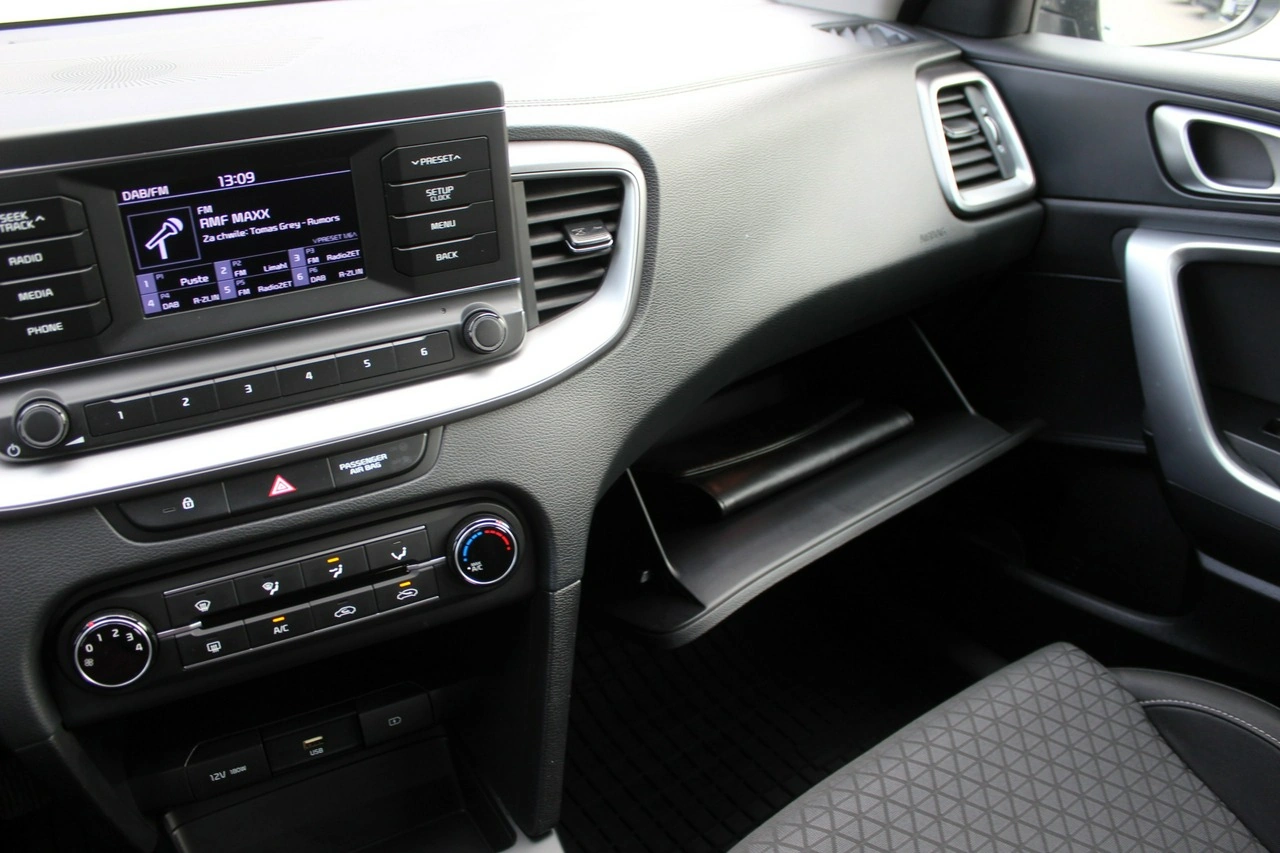 Kia Ceed - Zdjęcie 24