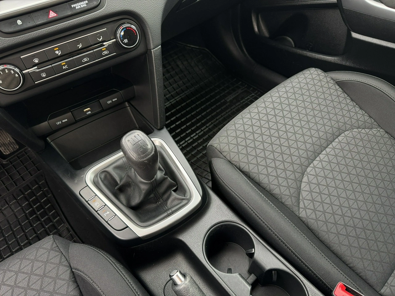 Kia Ceed - Zdjęcie 16