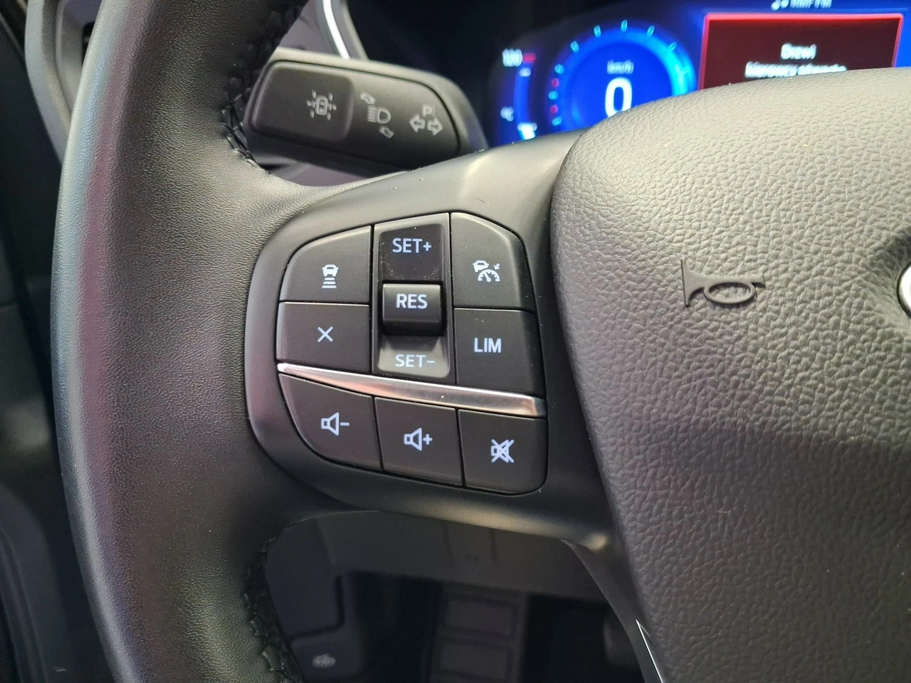 Ford Kuga - Zdjęcie 18