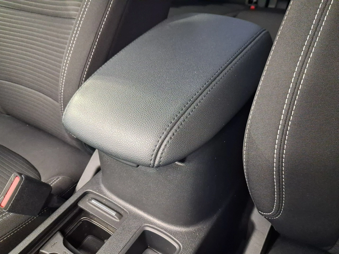 Ford Kuga - Zdjęcie 34