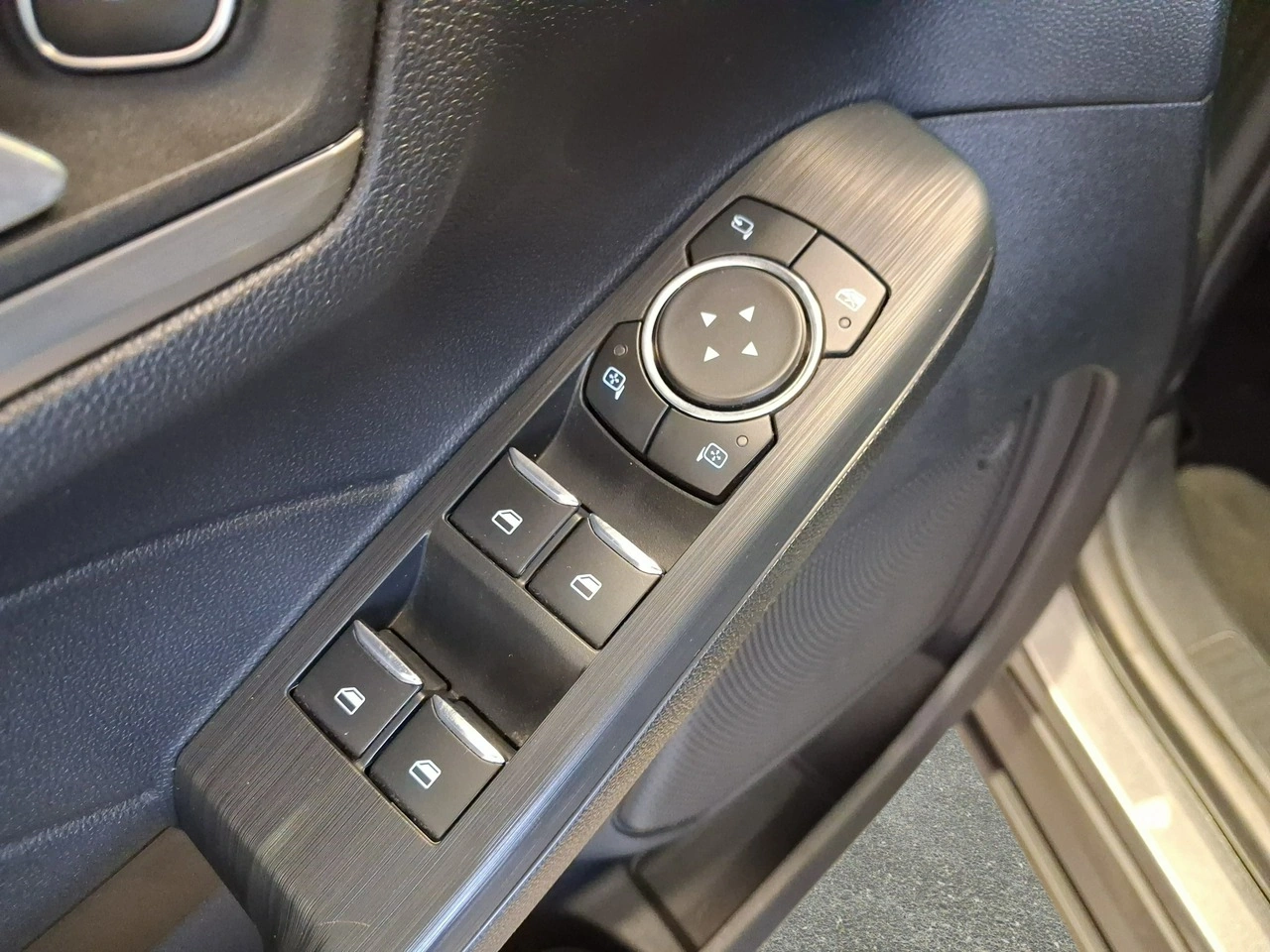 Ford Kuga - Zdjęcie 36