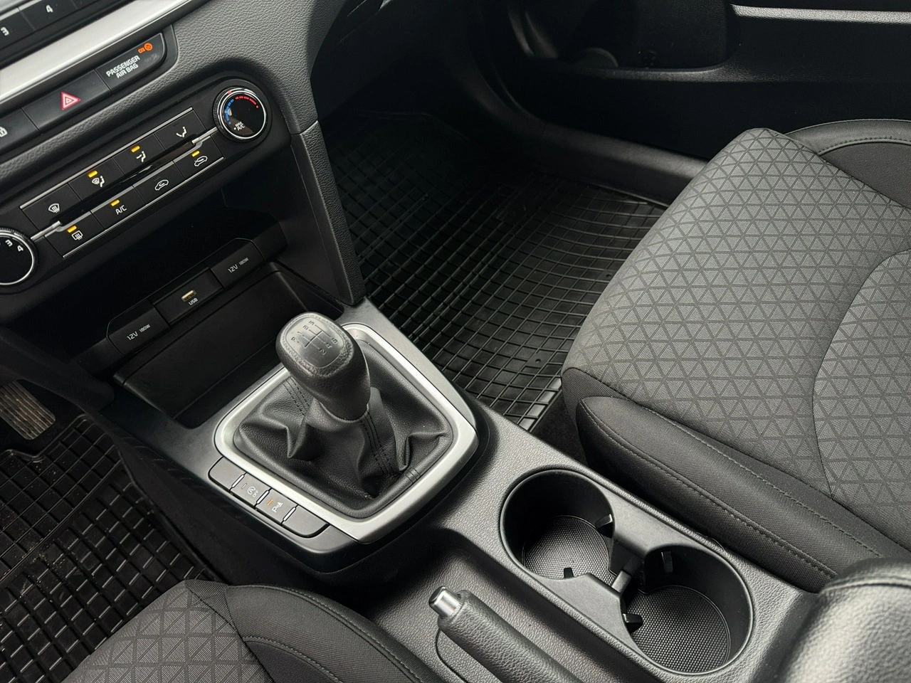 Kia Ceed - Zdjęcie 17