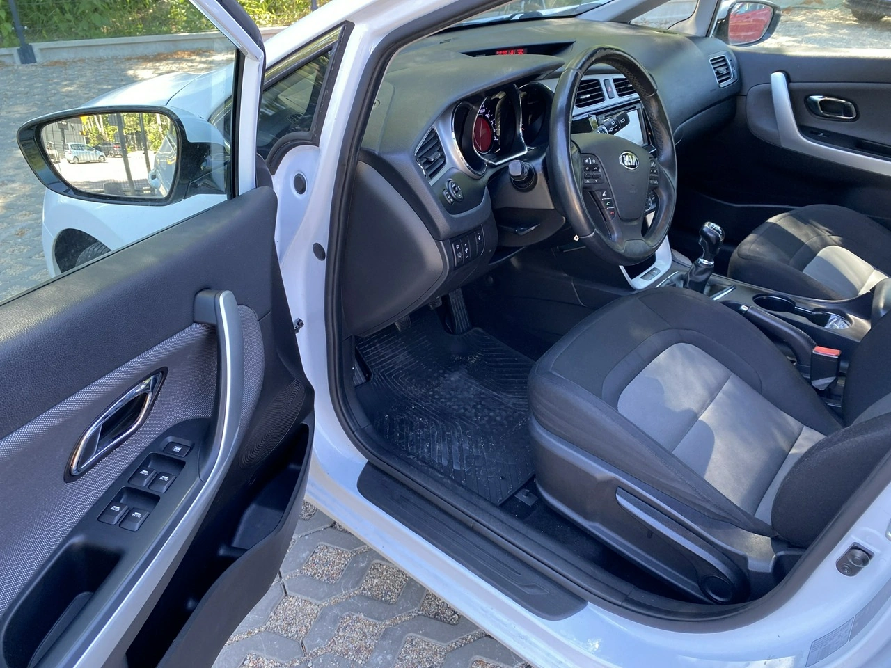 Kia Ceed - Zdjęcie 8